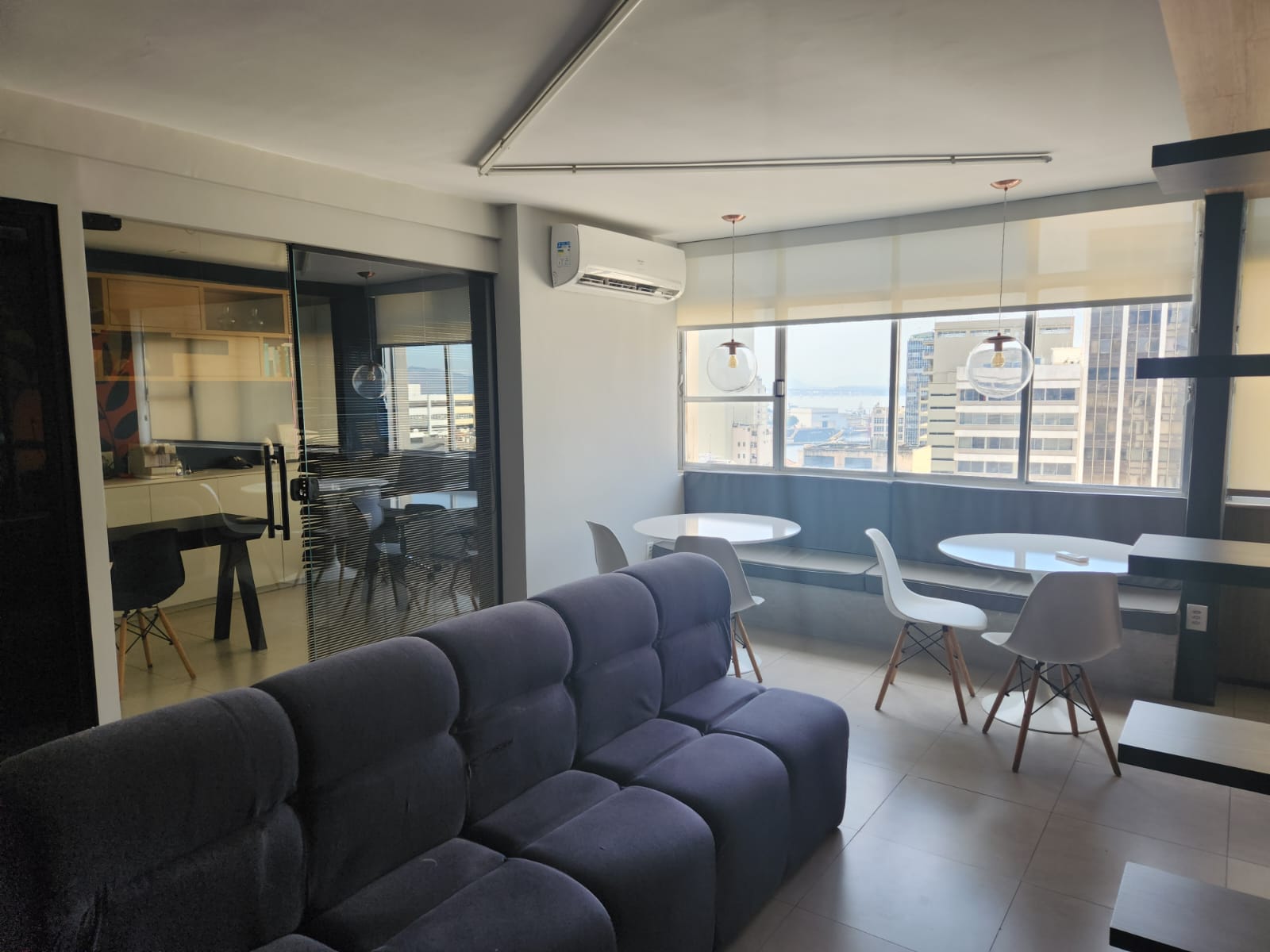 Ambiente de atendimento do escritório